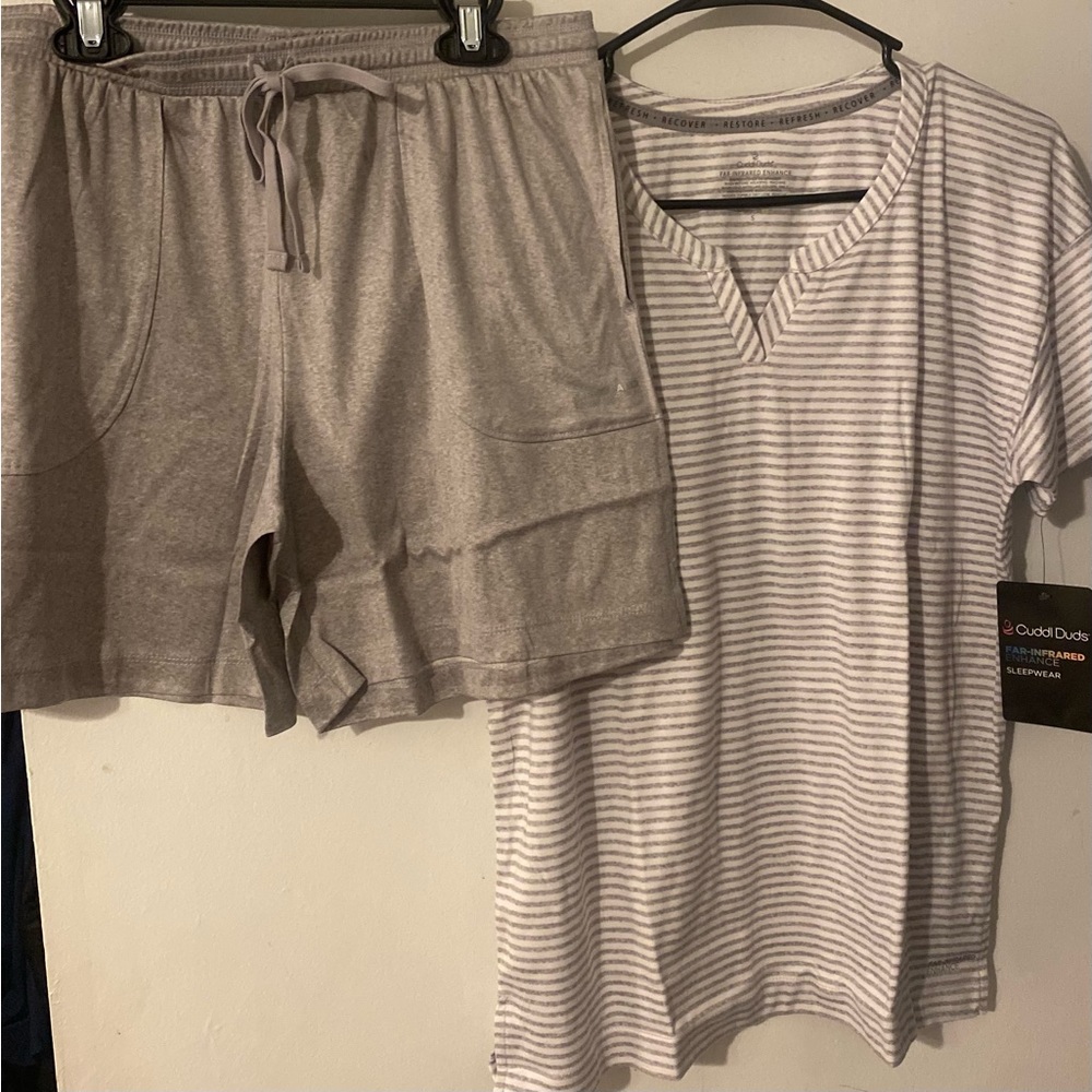 NWT CUDDL DUDS women’s gray striped pajamas with cooling technology. Sz small